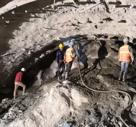 北仑拱顶带模注浆料的施工流程及注意事项